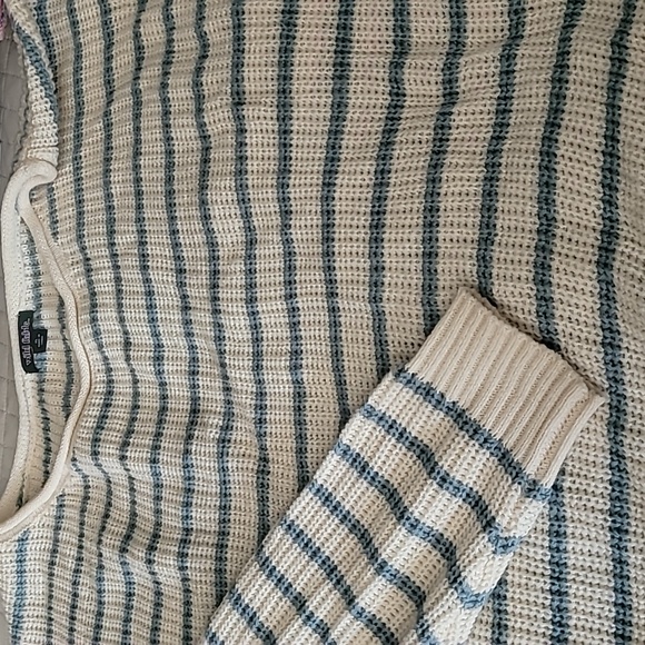 Sweater - Picture 3 of 3